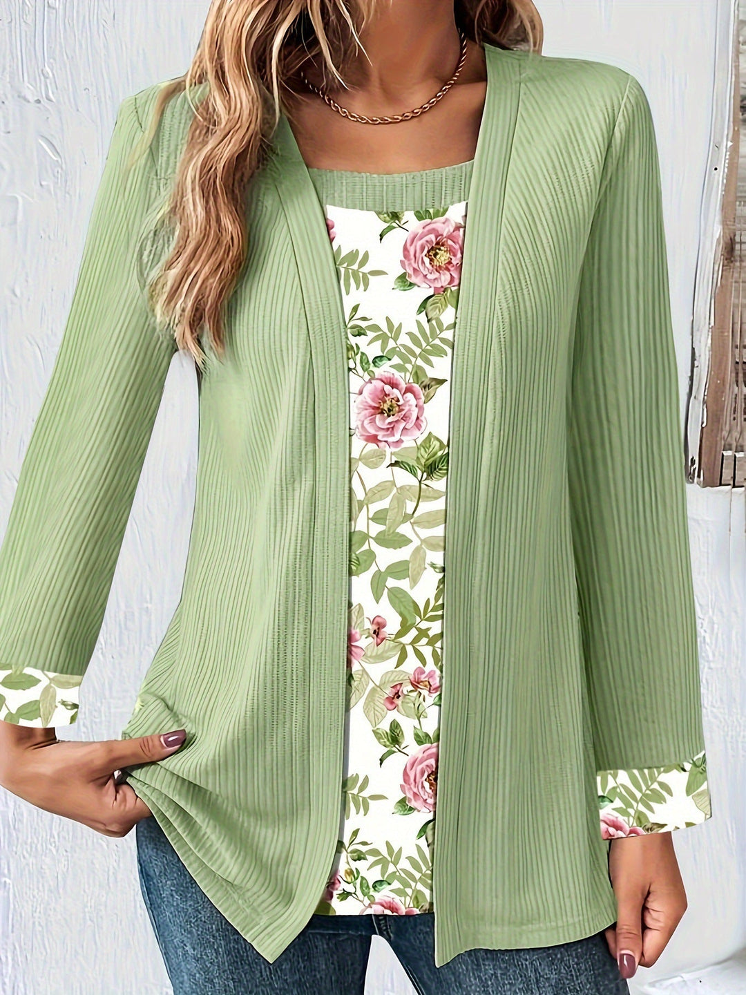 Rebeka | Bájos 3/4 ujjú blúz hasfedéssel